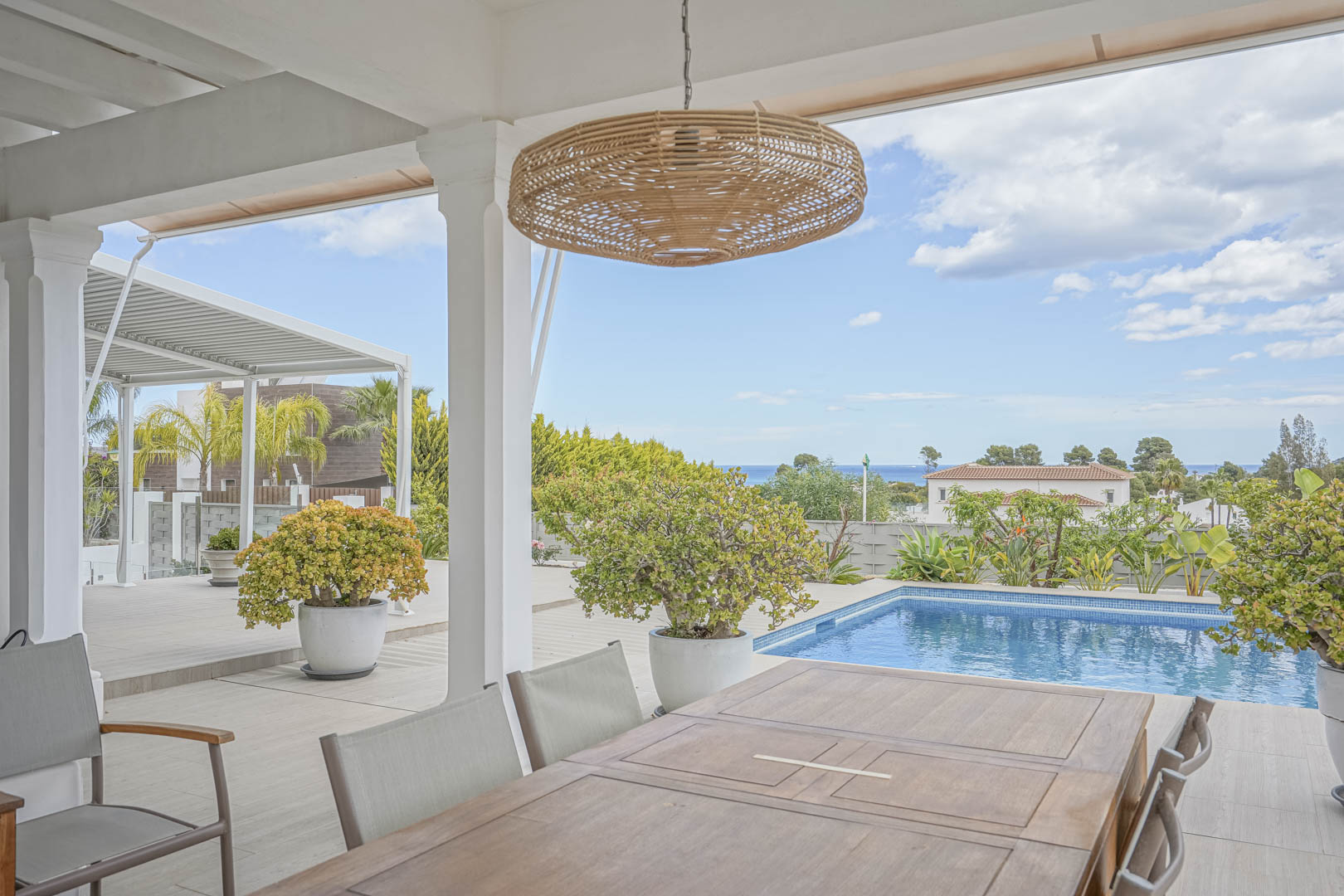 Lujosa villa con vistas al mar en venta en Pinosol, Jávea