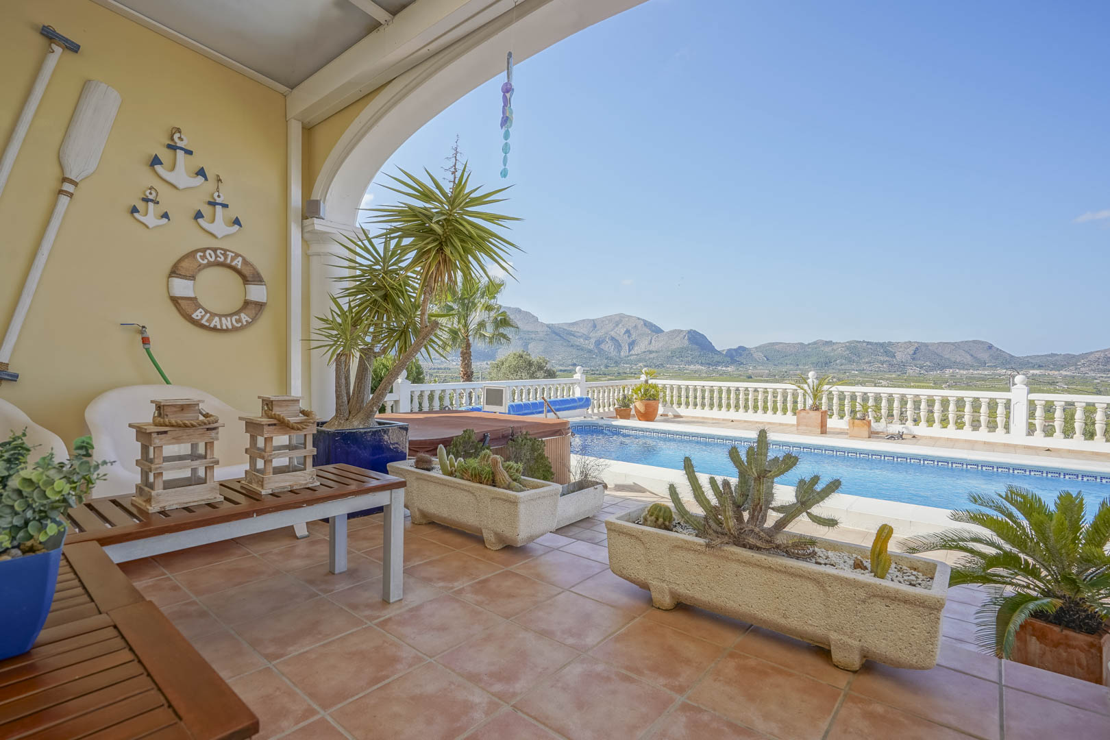 Exclusiva villa en venta con preciosas vistas al mar y a la montaña