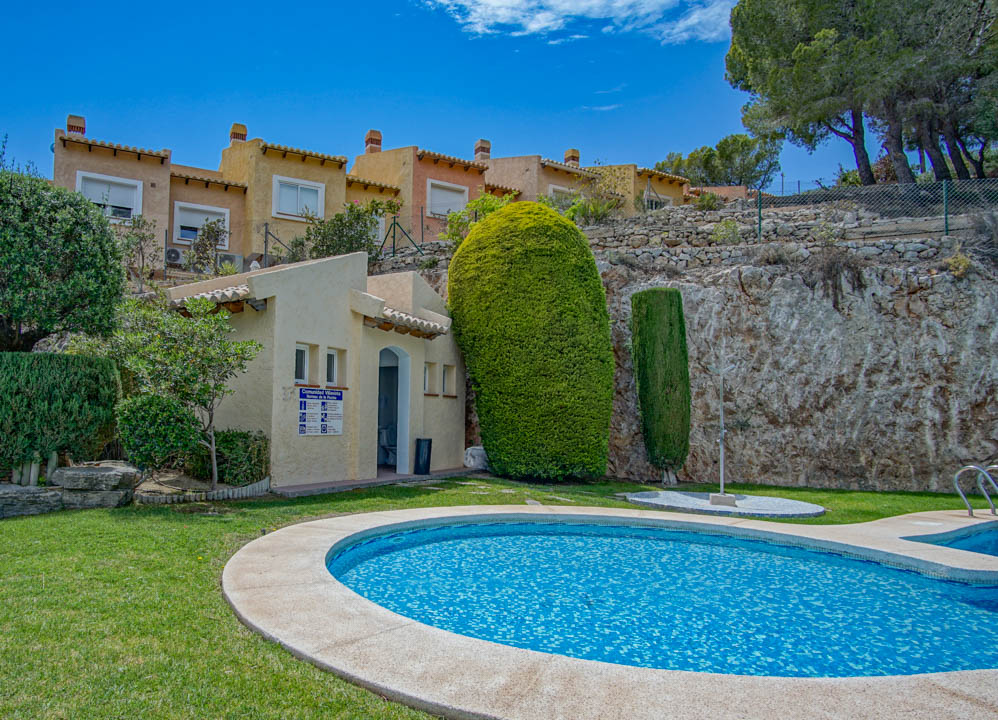 Accogliente casa a schiera con vista sul mare in vendita ad Altea Hills