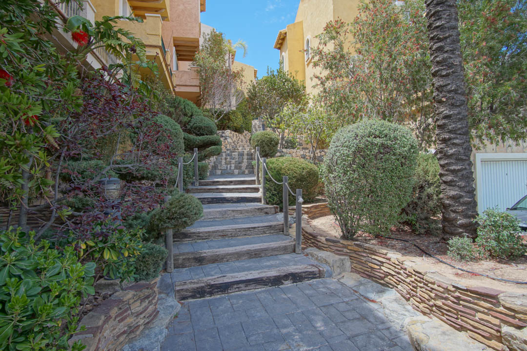 Cosy townhouse with sea views for sale in Altea Hills