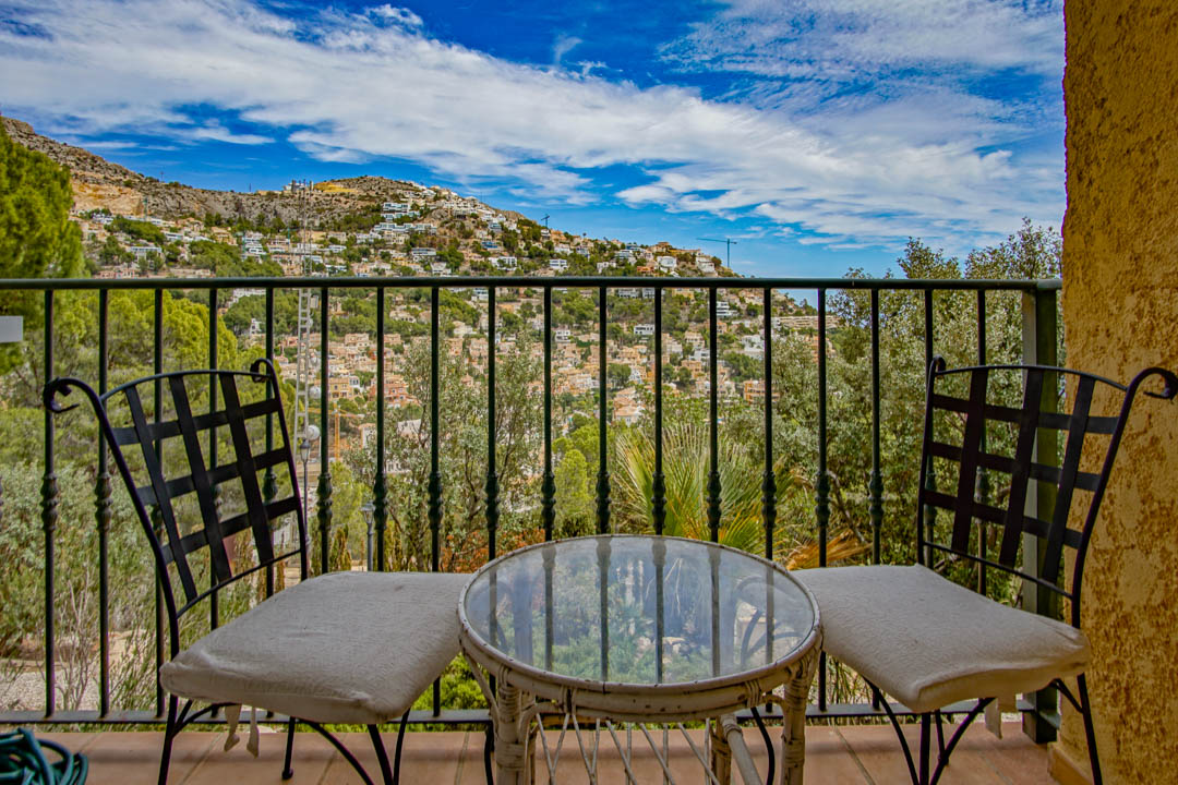 Gezellig herenhuis met uitzicht op zee te koop in Altea Hills