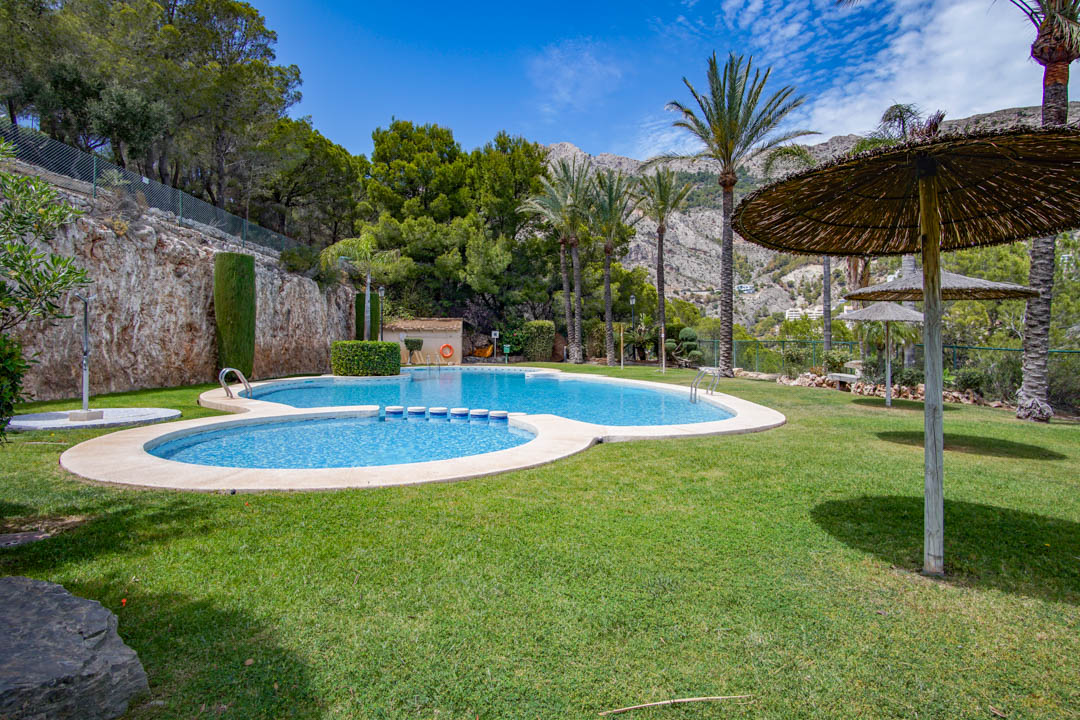 Accogliente casa a schiera con vista sul mare in vendita ad Altea Hills