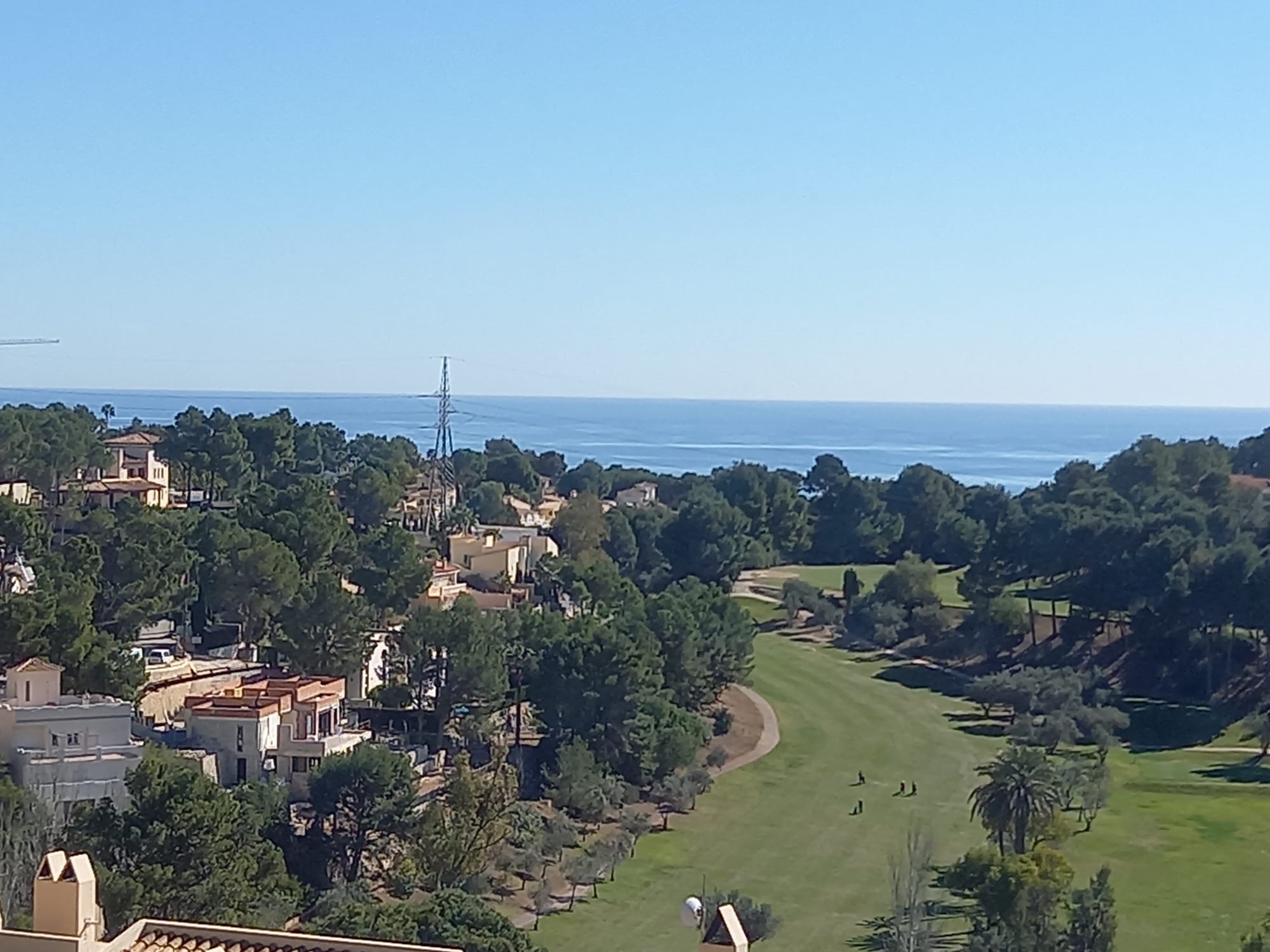 Stadsperceel met uitzicht op zee naast de golfbaan in Altea La Vella